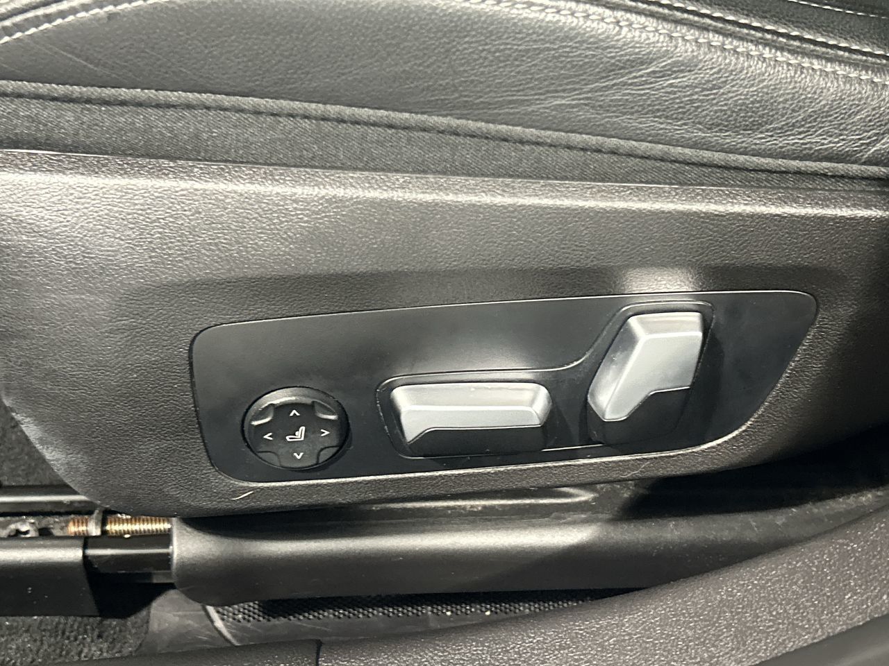 2023 BMW 330i