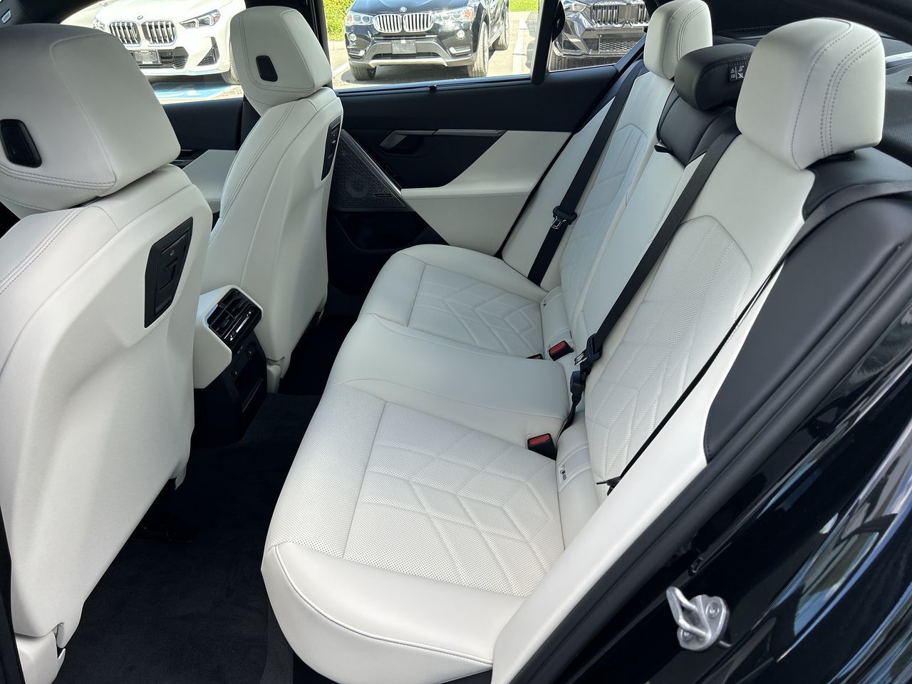 2027 BMW 5 Series Sedan PHEV in Aurora, Ontario