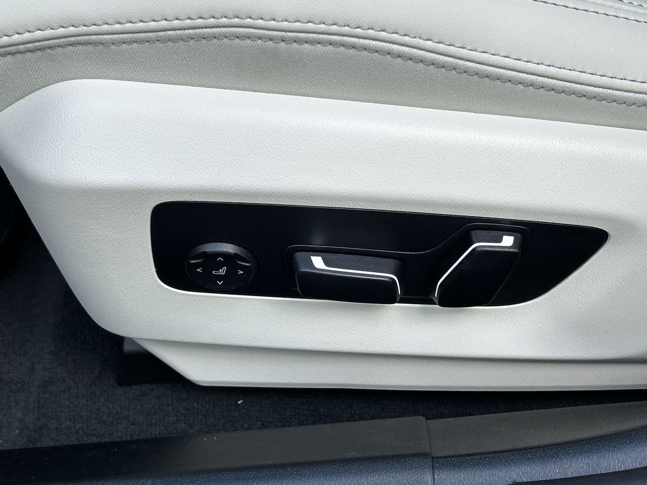 2027 BMW 5 Series Sedan PHEV in Aurora, Ontario