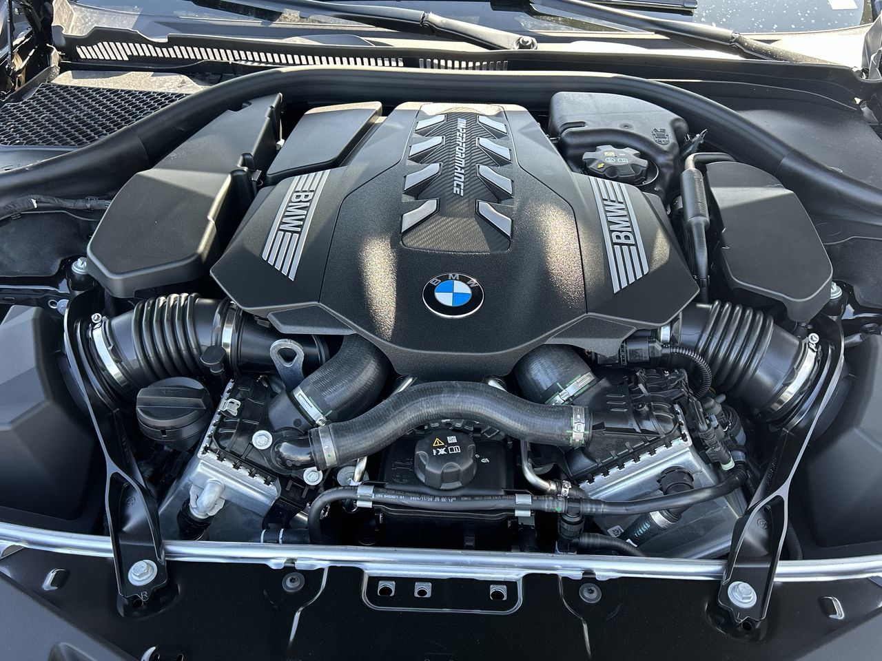 BMW 8 Series Cabriolet  2025 à Aurora, Ontario