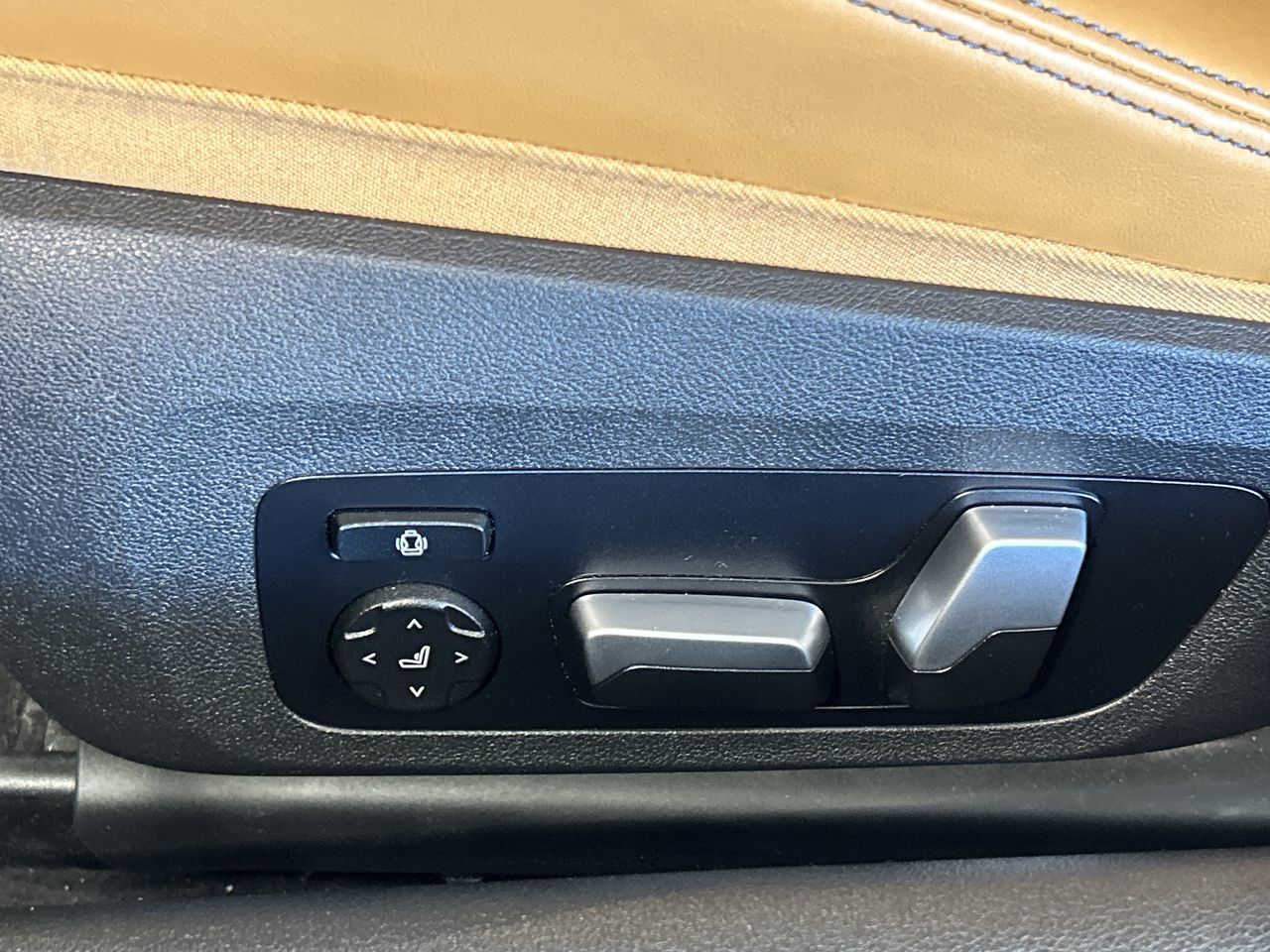 2022 BMW M8
