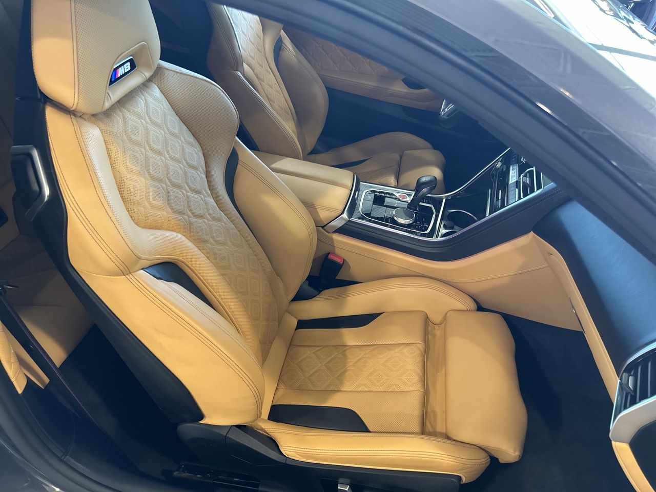 2022 BMW M8
