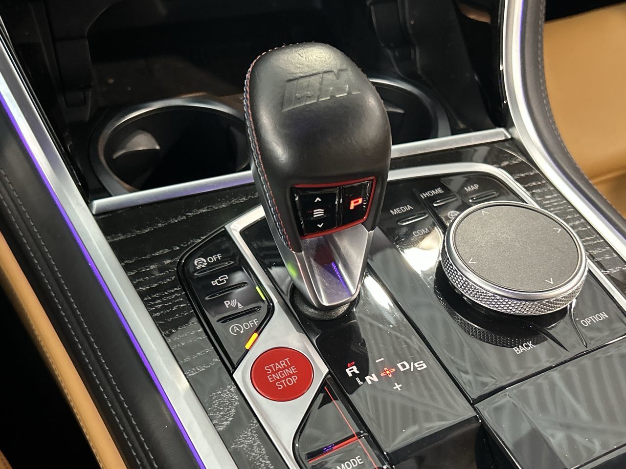 2022 BMW M8