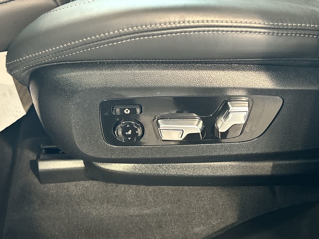 2025 BMW X5 in Aurora, Ontario
