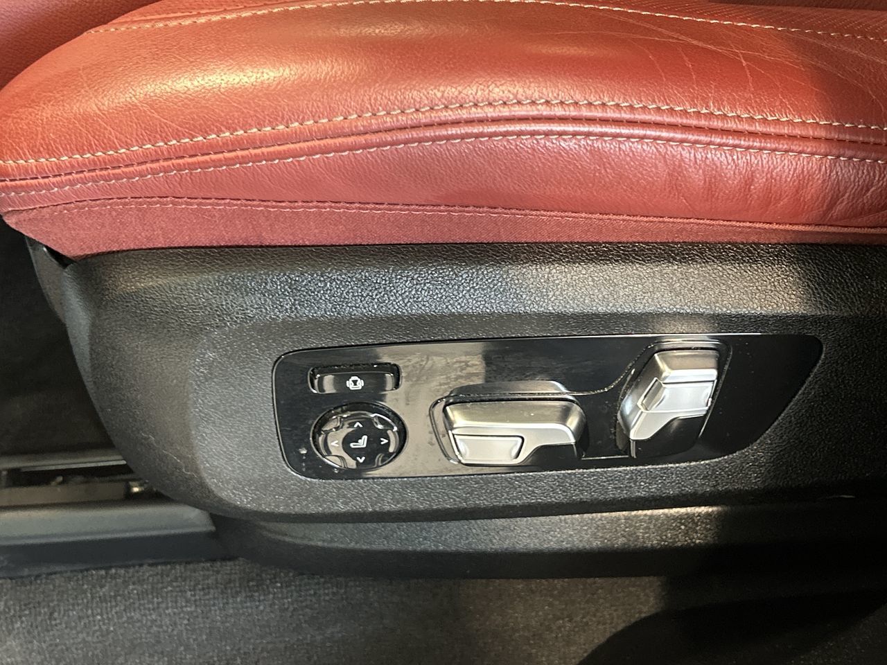 2022 BMW X6 in Aurora, Ontario