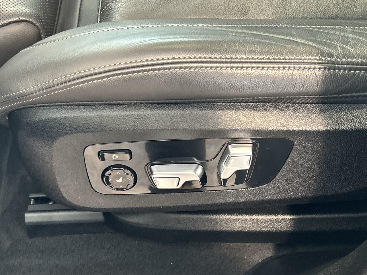 2022 BMW X6 in Aurora, Ontario