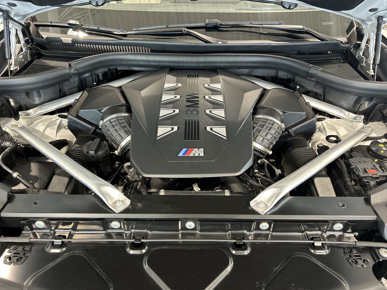 2024 BMW X6 in Aurora, Ontario