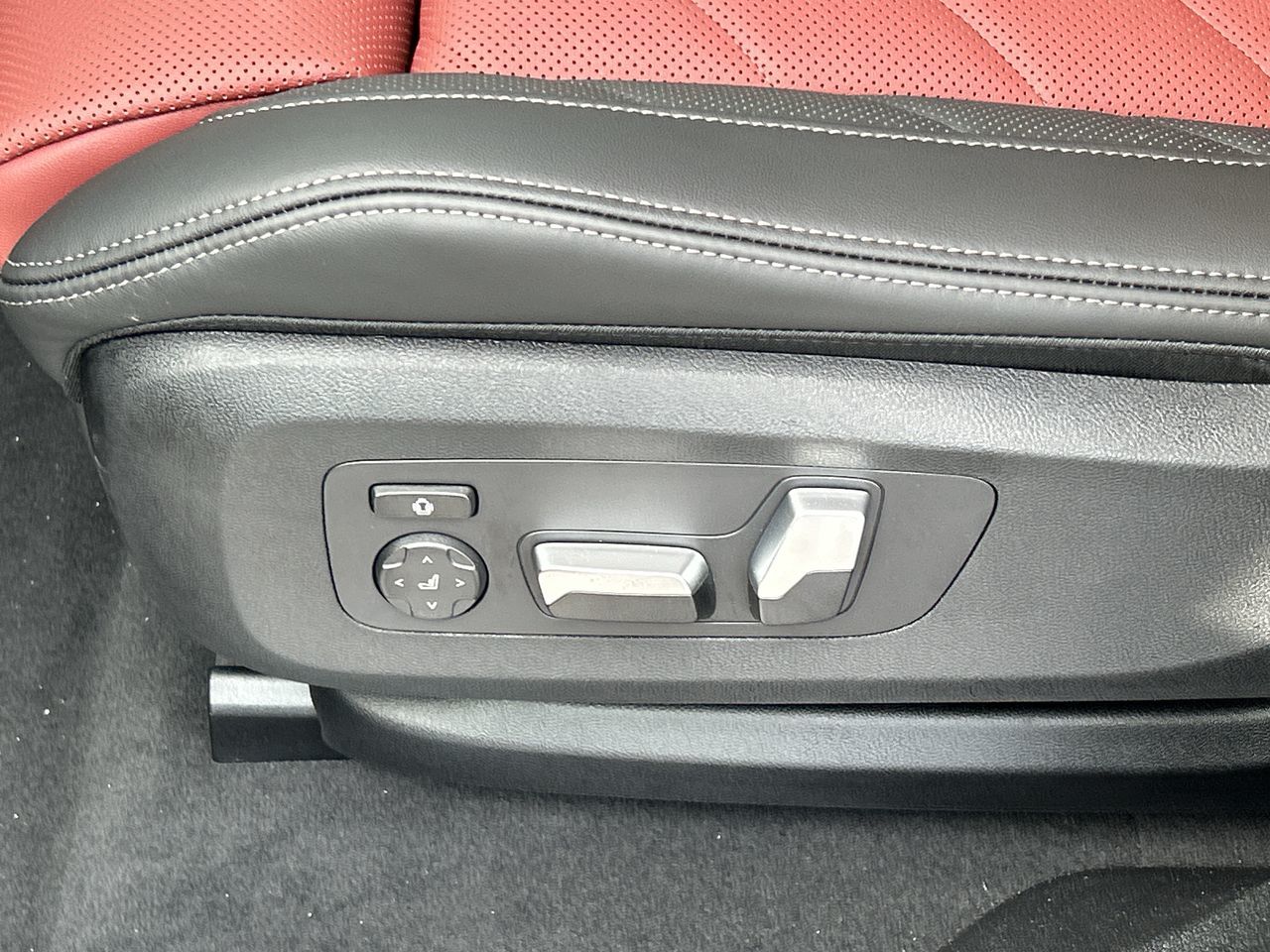 2025 BMW X6 in Aurora, Ontario