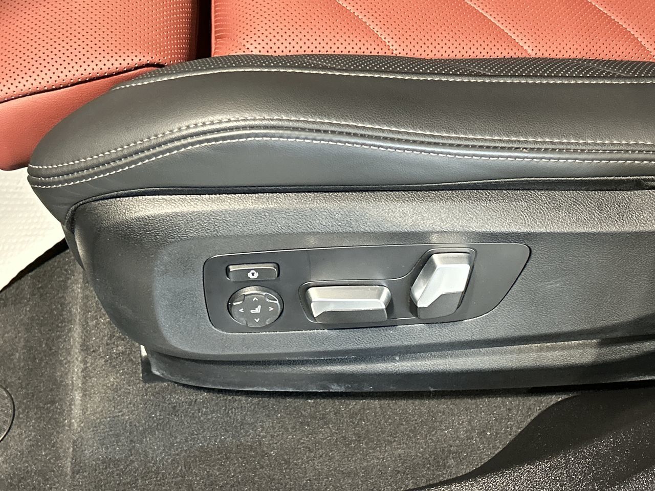 2025 BMW X6 in Aurora, Ontario