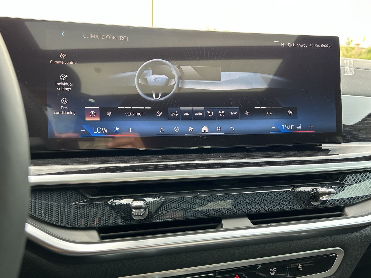 2025 BMW X6 in Aurora, Ontario