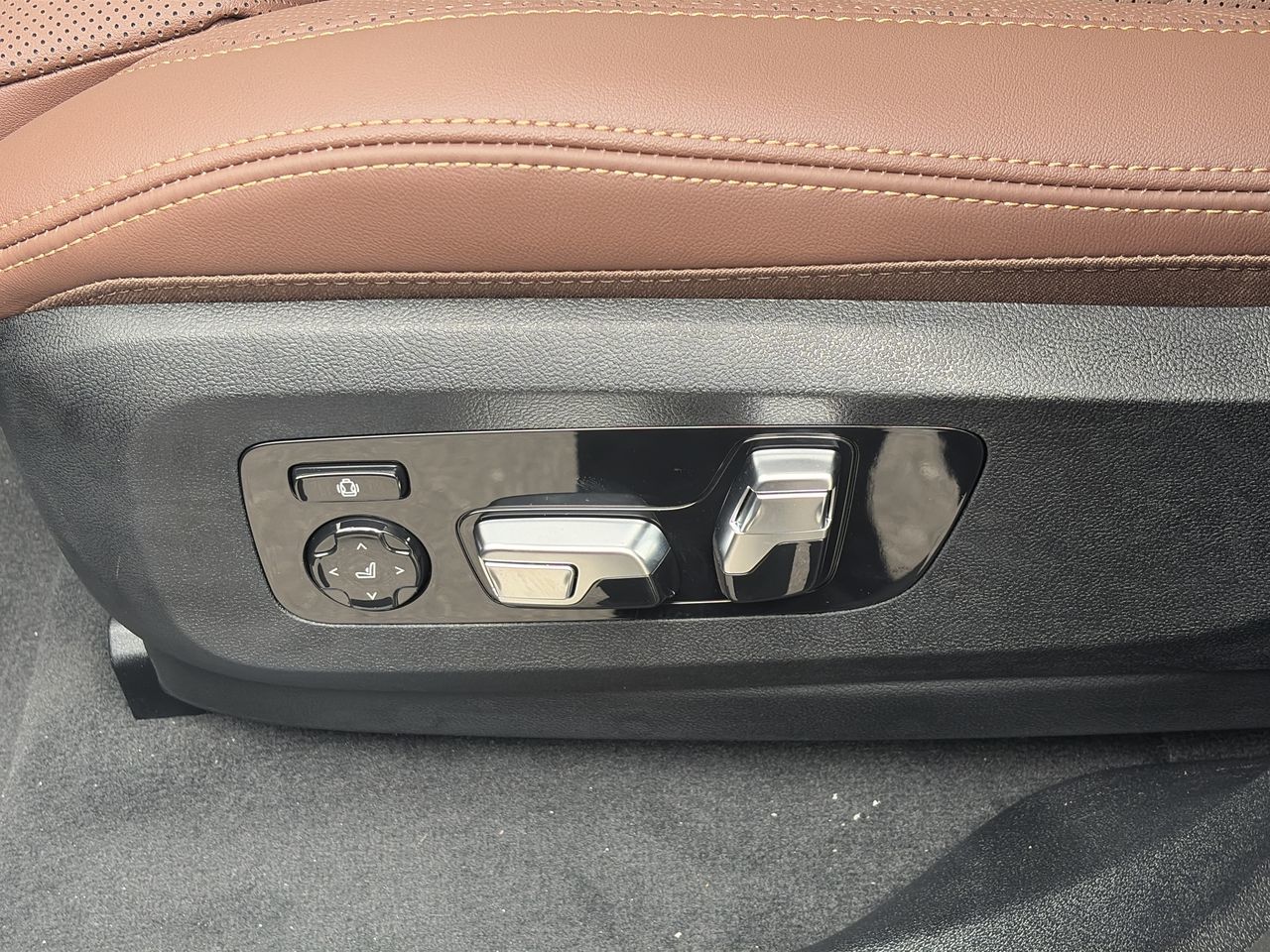 2027 BMW X6 in Aurora, Ontario
