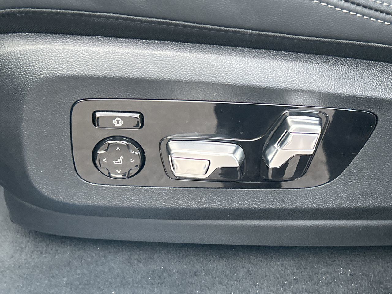 2027 BMW X7 in Aurora, Ontario