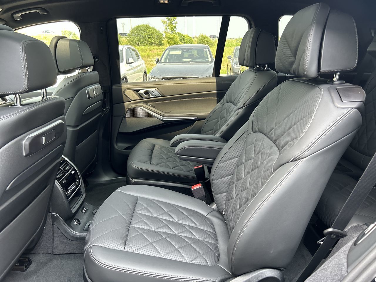 2027 BMW X7