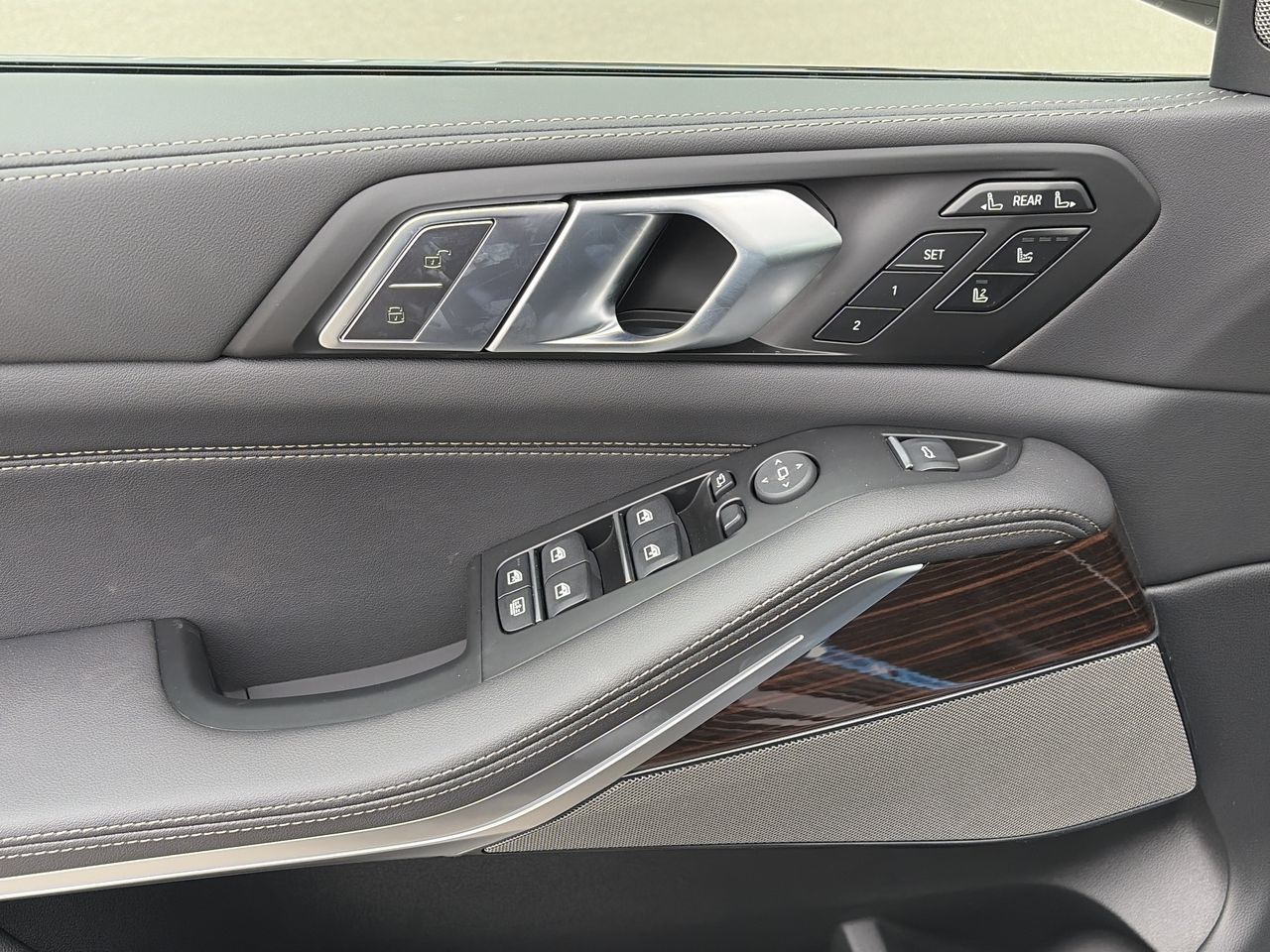 2027 BMW X7