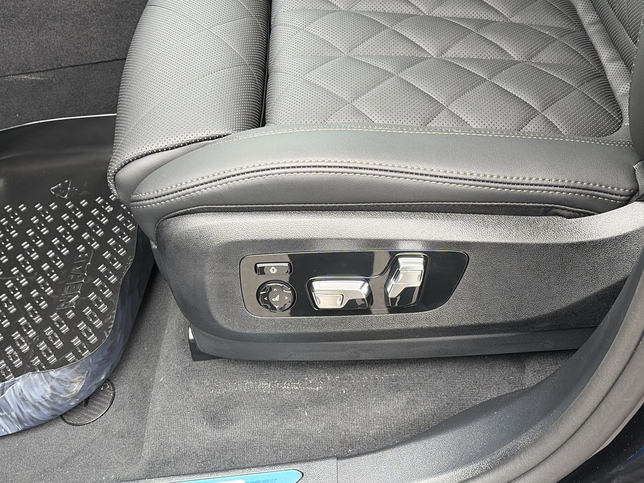 2027 BMW X7