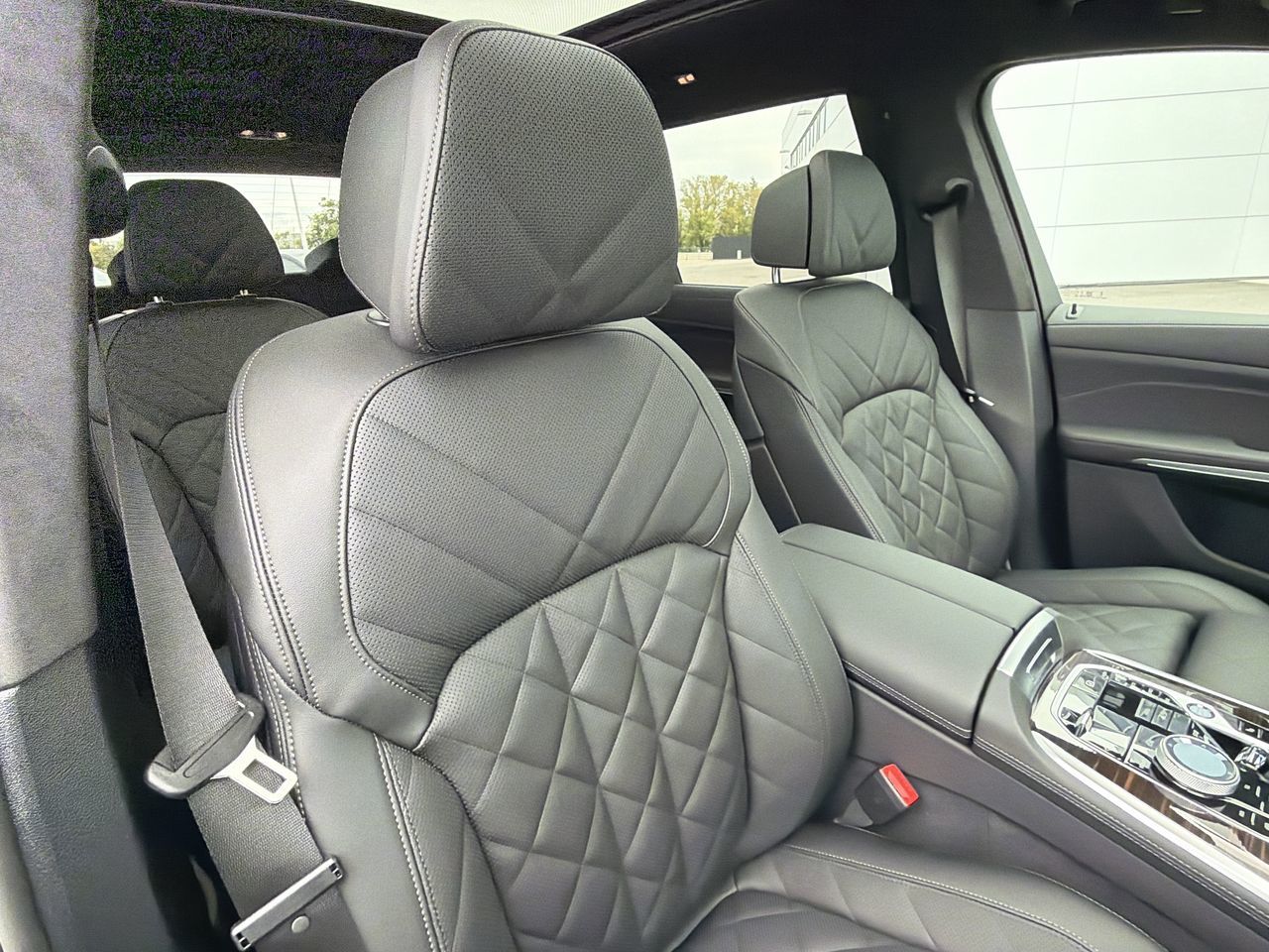 2027 BMW X7
