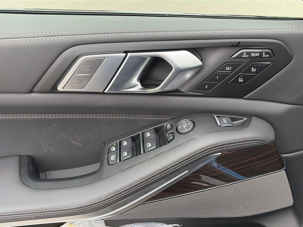 2027 BMW X7