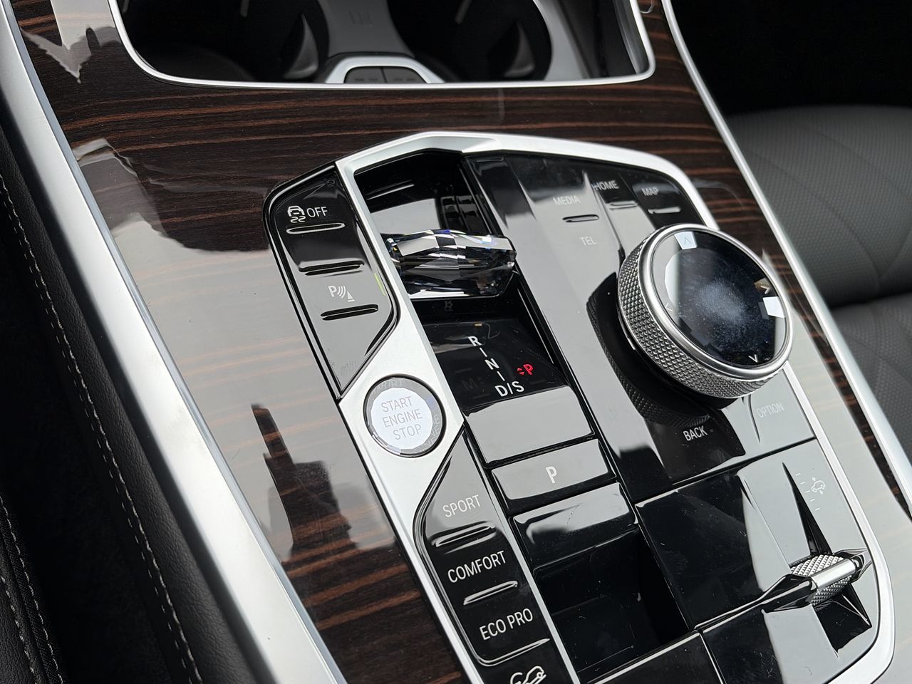 2027 BMW X7