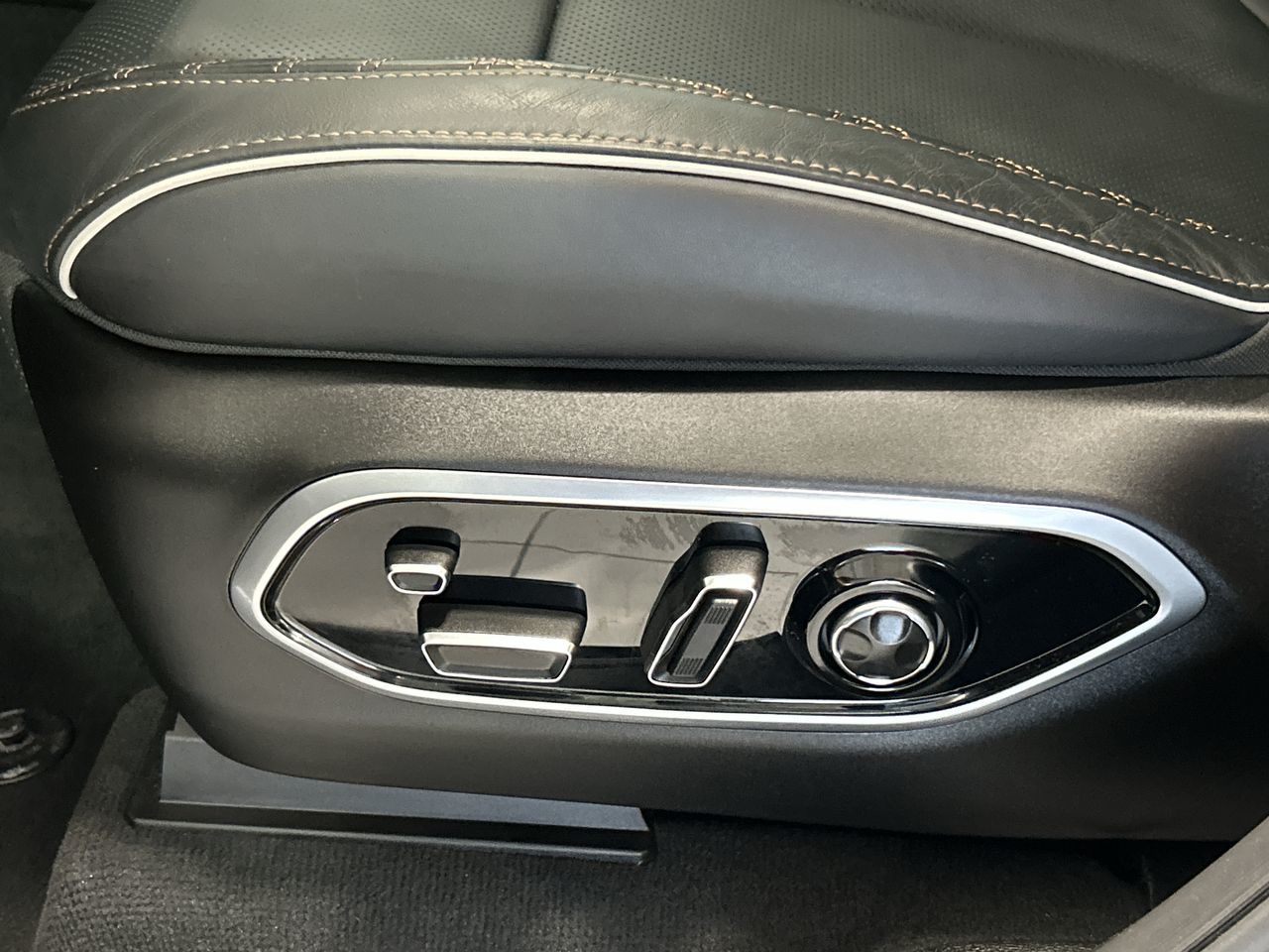 2025 Jeep Grand Cherokee L in Aurora, Ontario