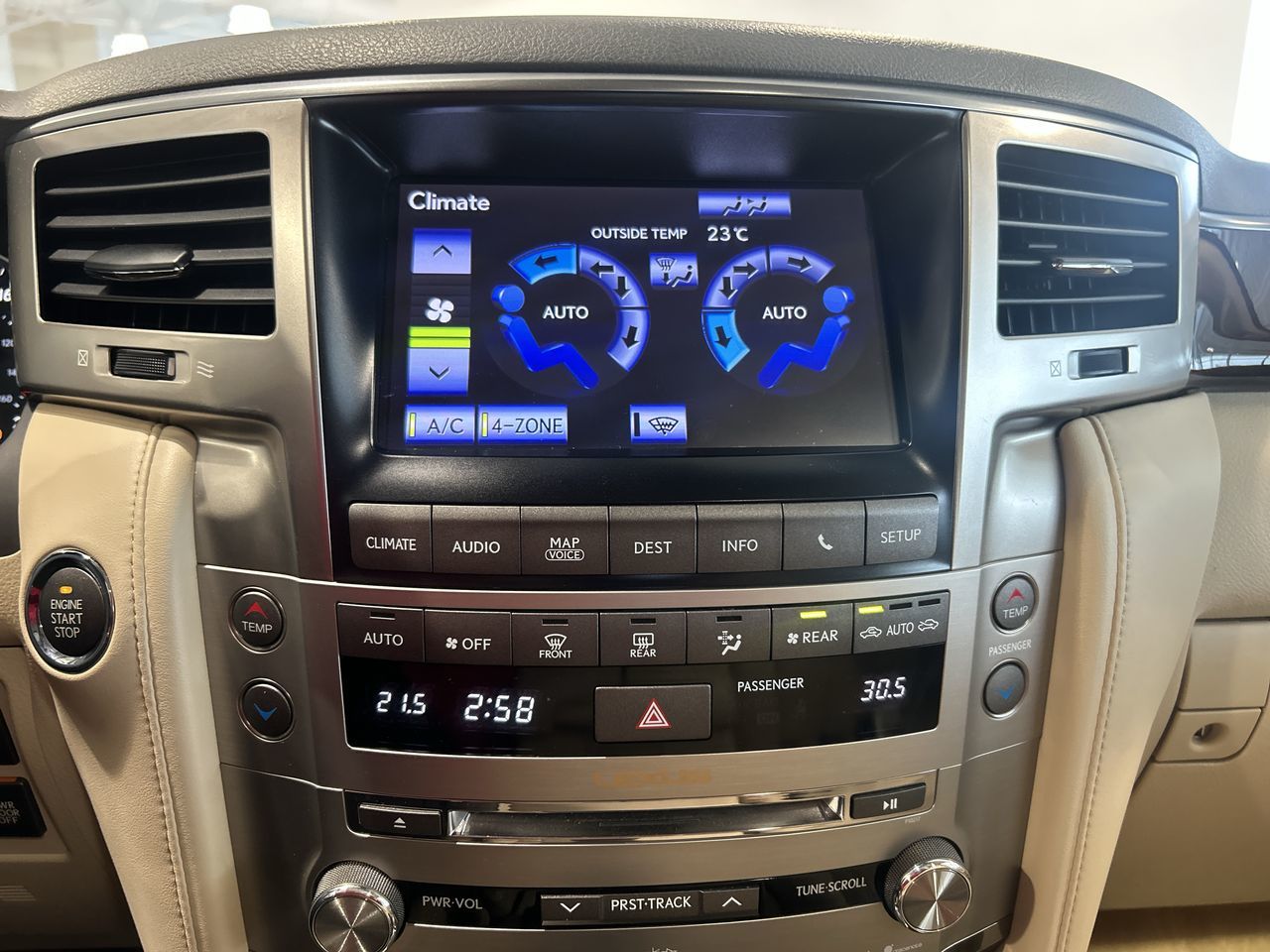 Lexus LX570  2013 à Aurora, Ontario