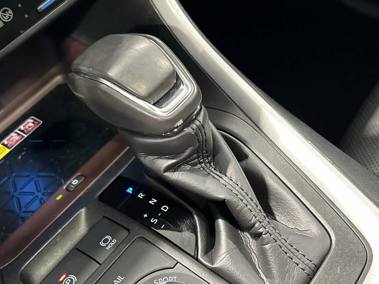 Toyota RAV4 Hybrid  2023 à Aurora, Ontario