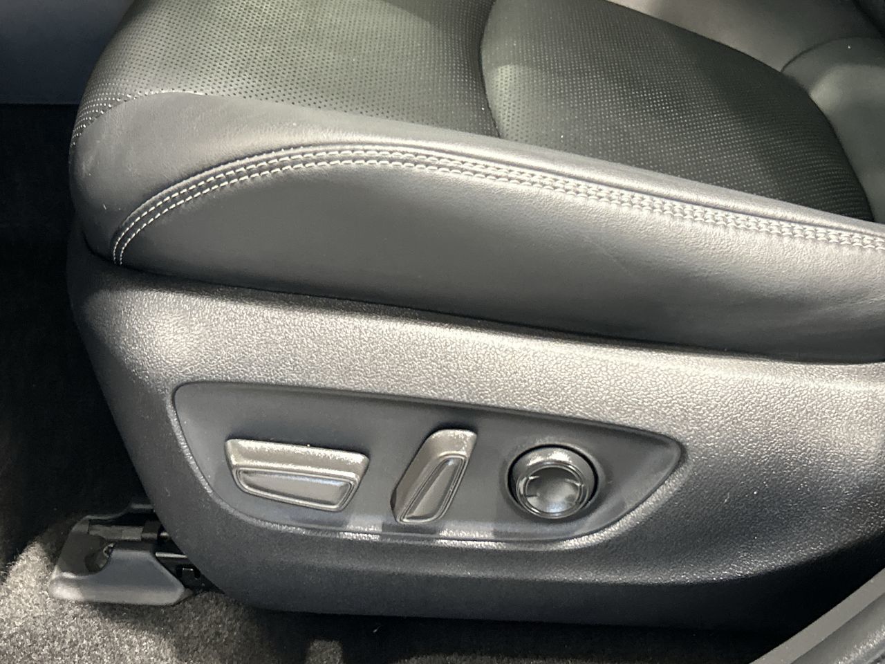 Toyota RAV4 Hybrid  2023 à Aurora, Ontario