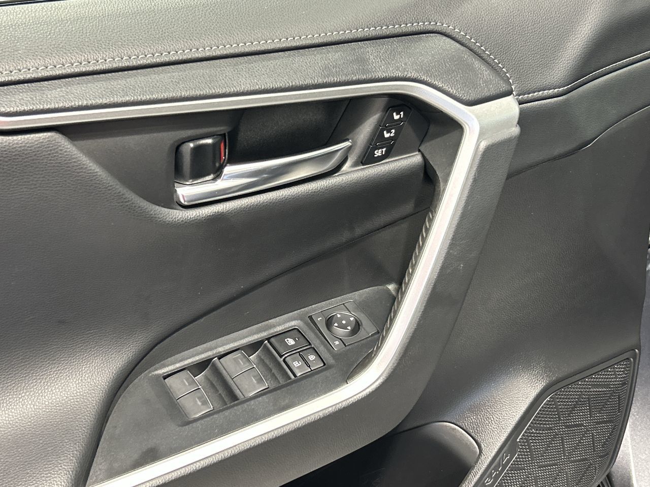 Toyota RAV4 Hybrid  2023 à Aurora, Ontario