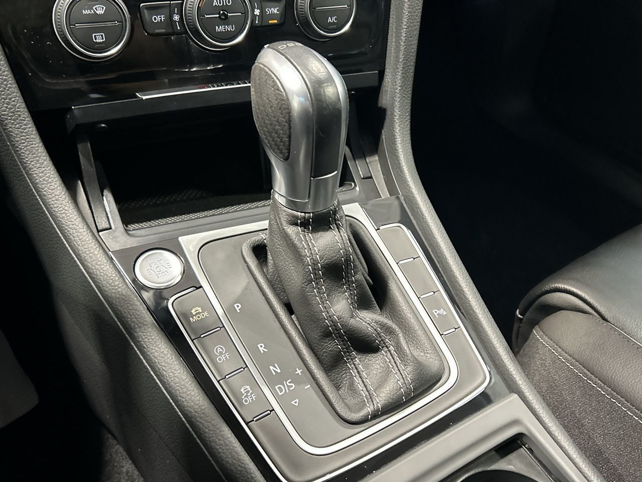 2018 Volkswagen Golf R in Aurora, Ontario