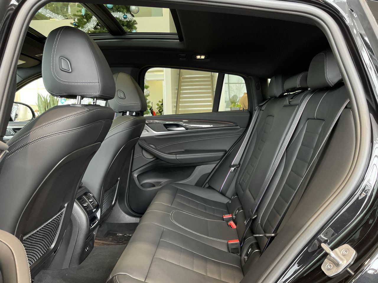 BMW X4  2023 à Calgary, Alberta