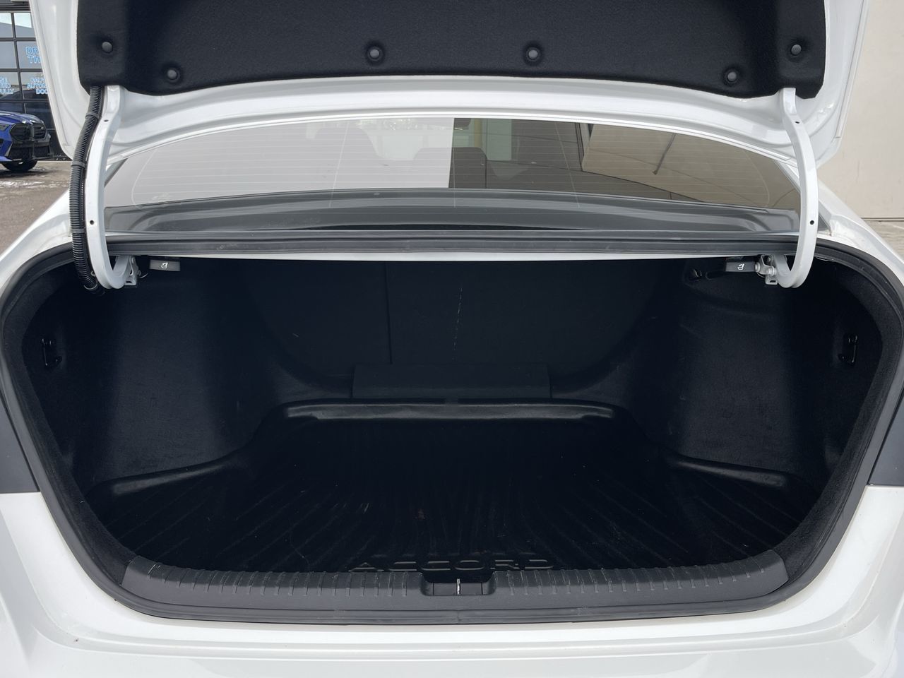 Honda Accord Hybrid  2023 à Calgary, Alberta