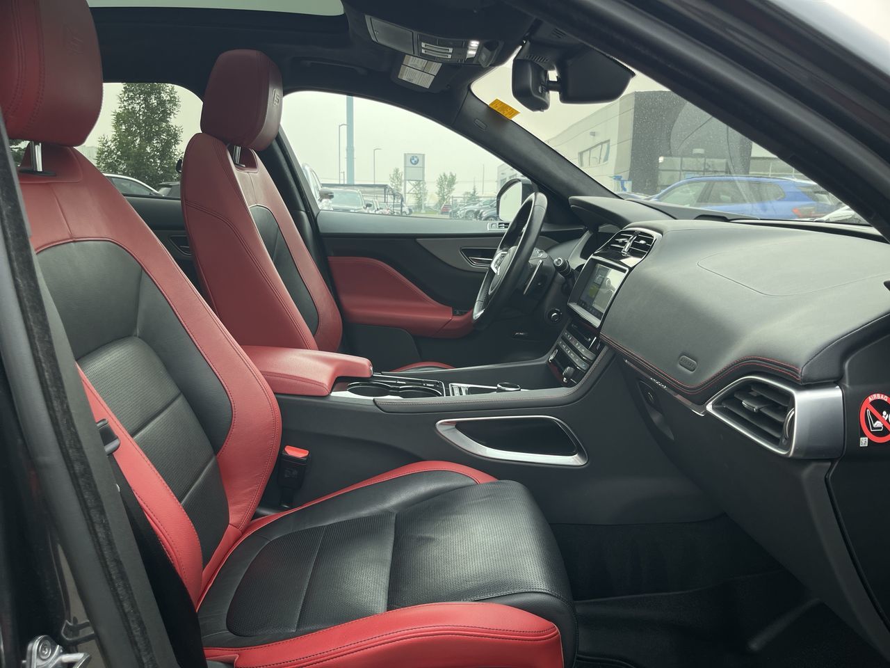 Jaguar F-PACE  2017 à Calgary, Alberta