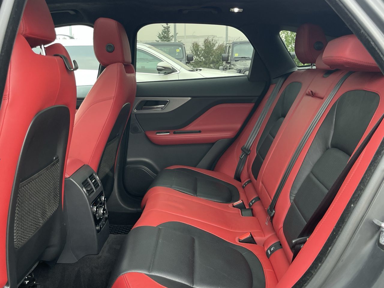Jaguar F-PACE  2017 à Calgary, Alberta
