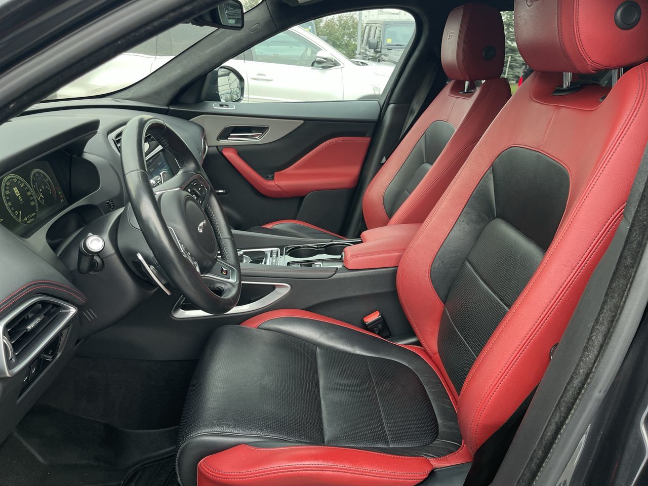 Jaguar F-PACE  2017 à Calgary, Alberta
