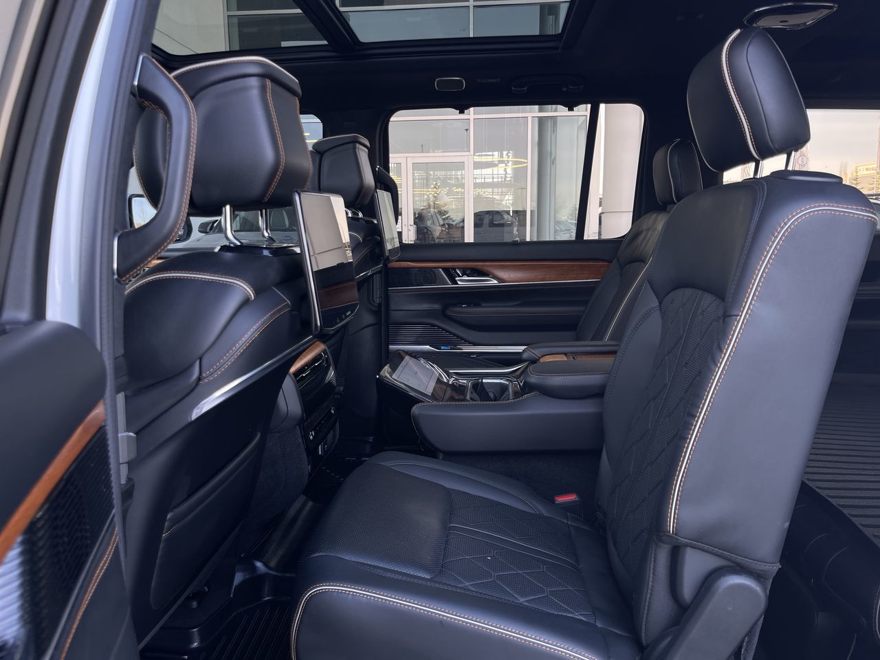 Jeep Grand Wagoneer  2022 à Calgary, Alberta