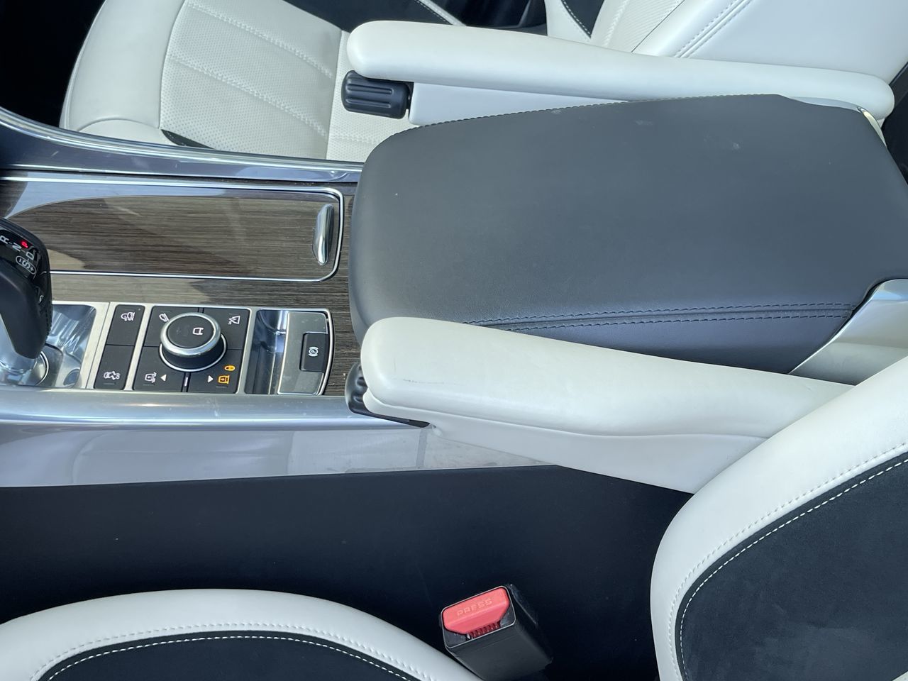 2022 Land Rover Range Rover Sport in Calgary, Alberta