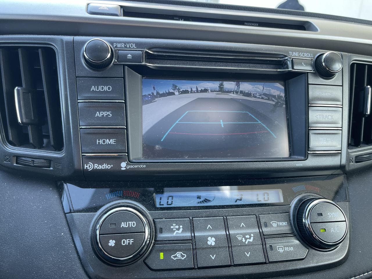 Toyota RAV4  2015 à Calgary, Alberta