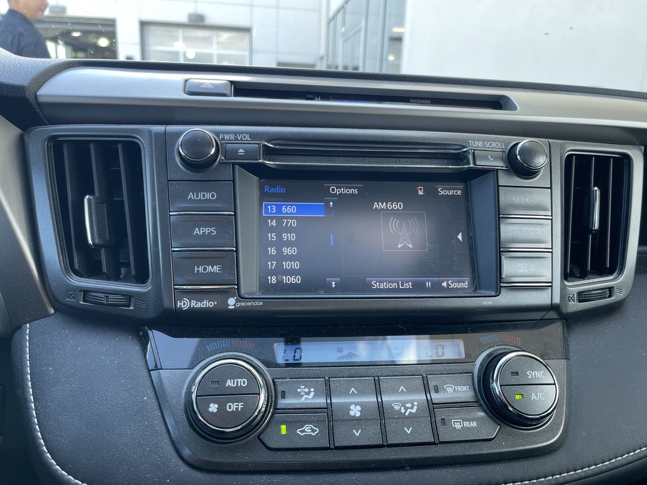 Toyota RAV4  2015 à Calgary, Alberta