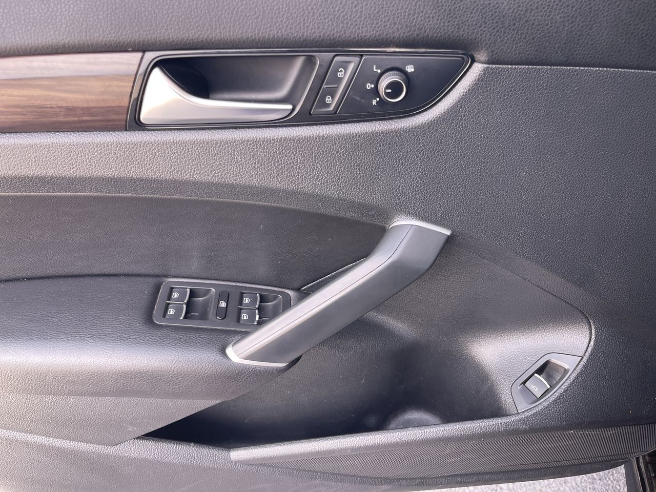 2022 Volkswagen Passat in Calgary, Alberta