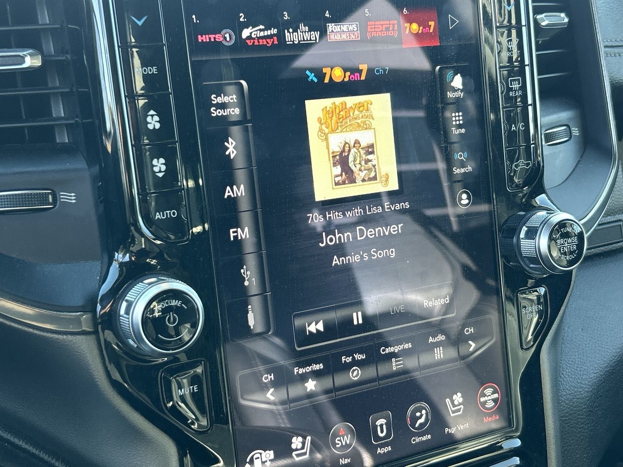 2019 Ram RAM 1500 Crew Cab 4x4 (dt)