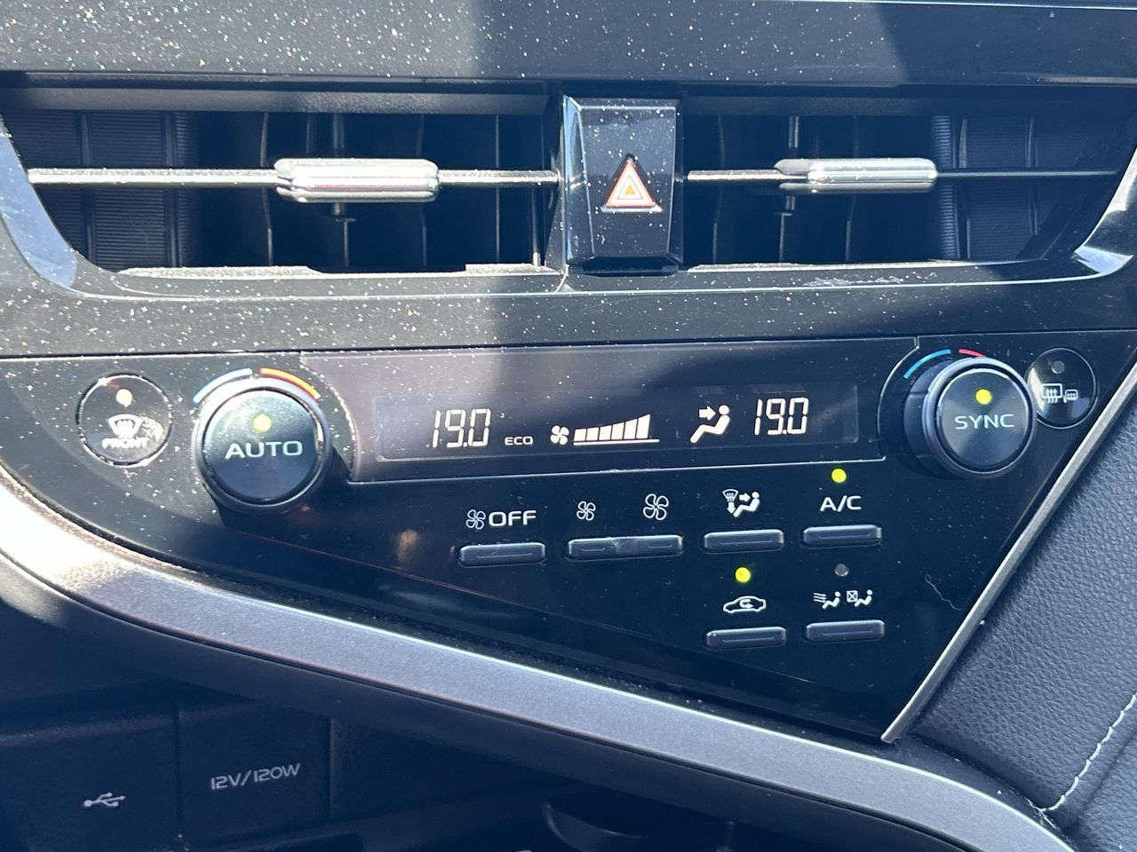 2022 Toyota Camry Hybrid in Bolton, Ontario