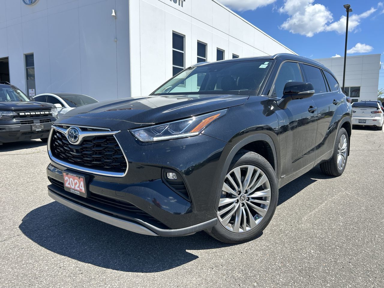2024 Toyota Highlander hybrid in Bolton, Ontario