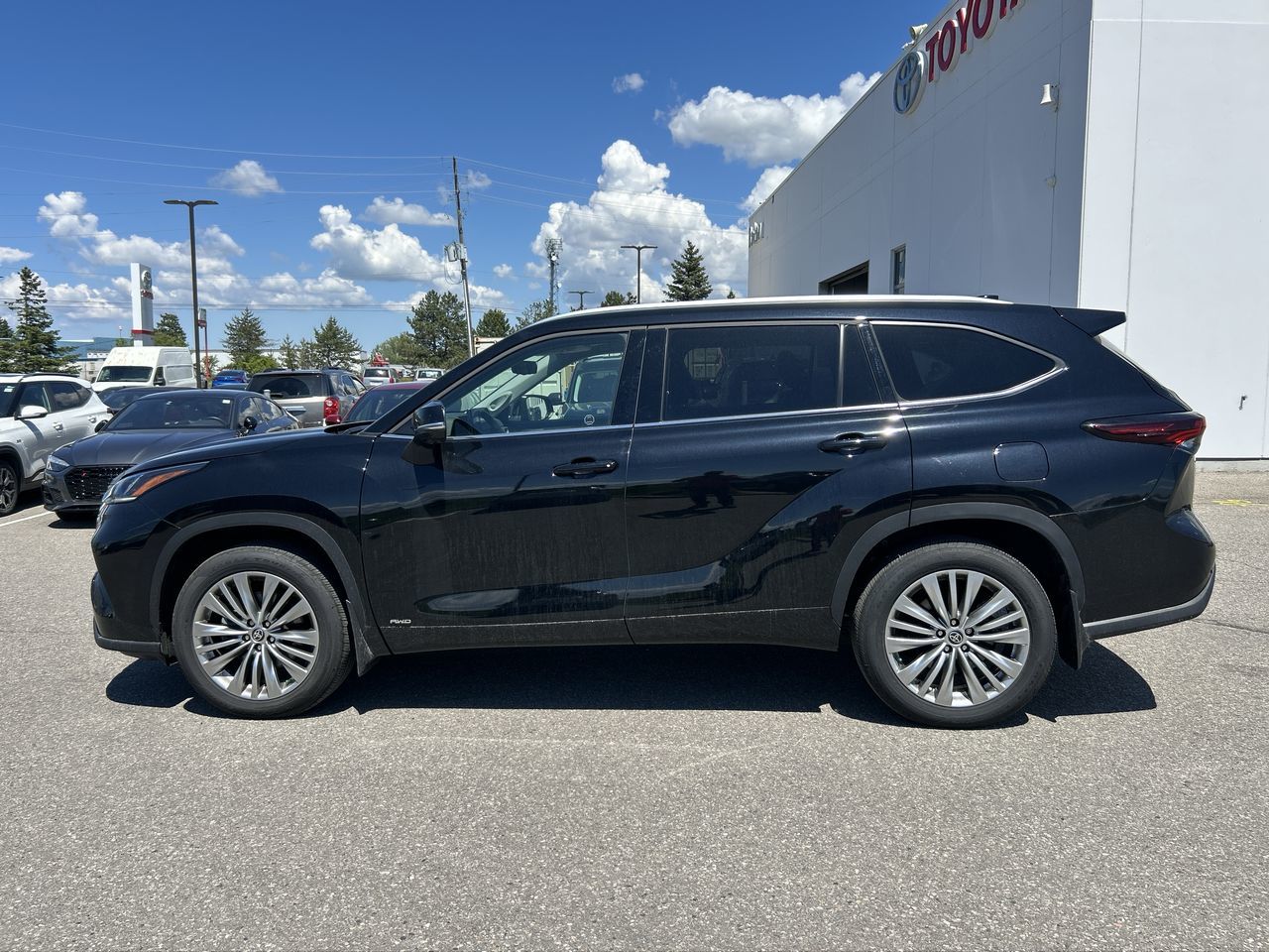 2024 Toyota Highlander hybrid in Bolton, Ontario