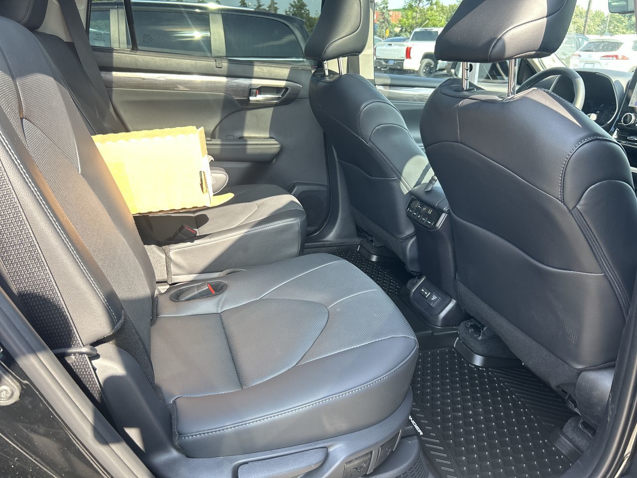 Toyota Highlander hybrid  2025 à Bolton, Ontario
