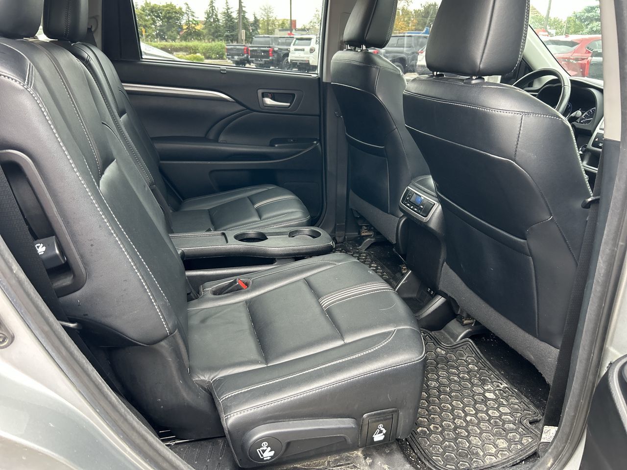 2018 Toyota Highlander in Bolton, Ontario