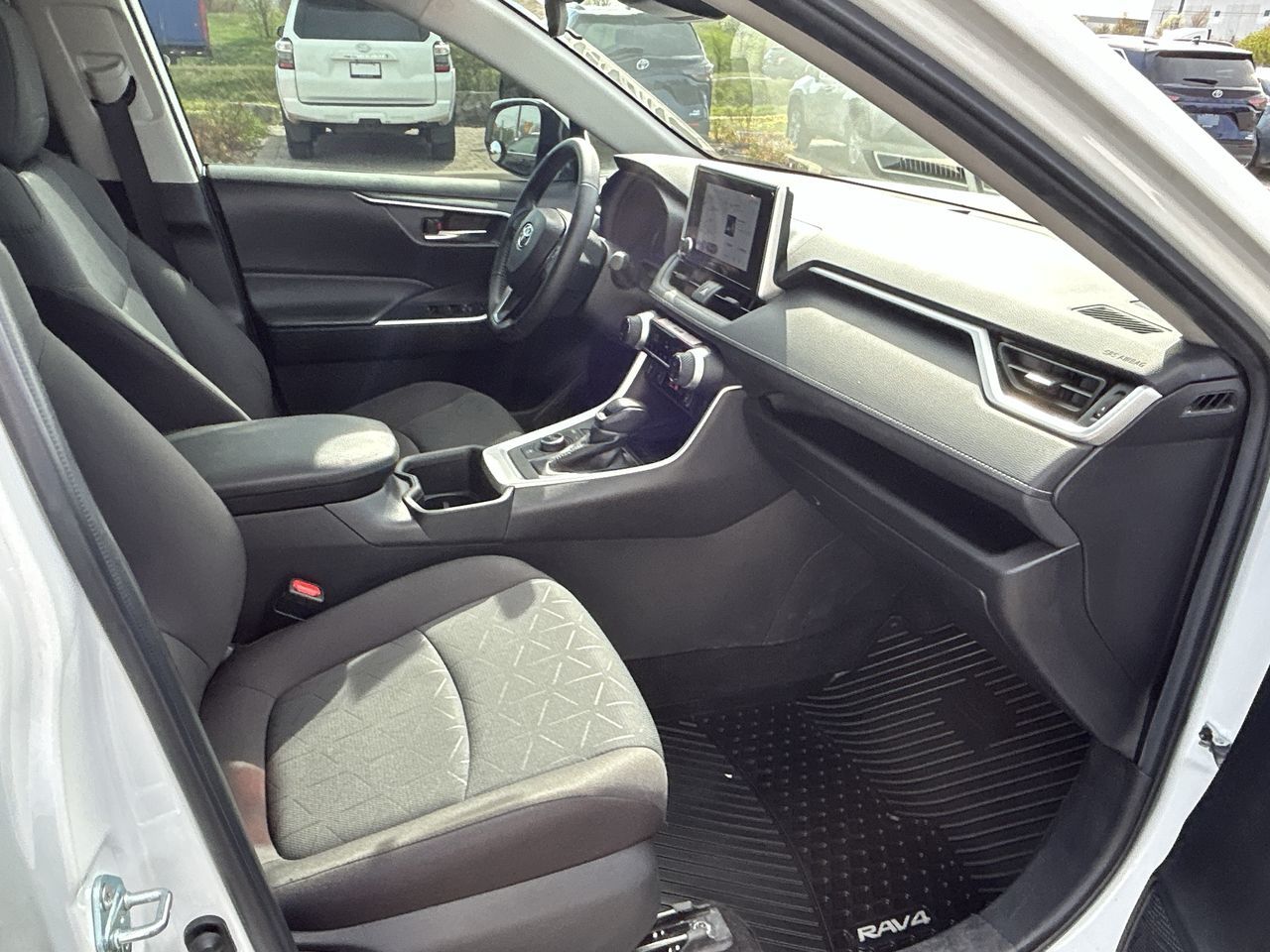 Toyota RAV4 Hybrid  2024 à Bolton, Ontario