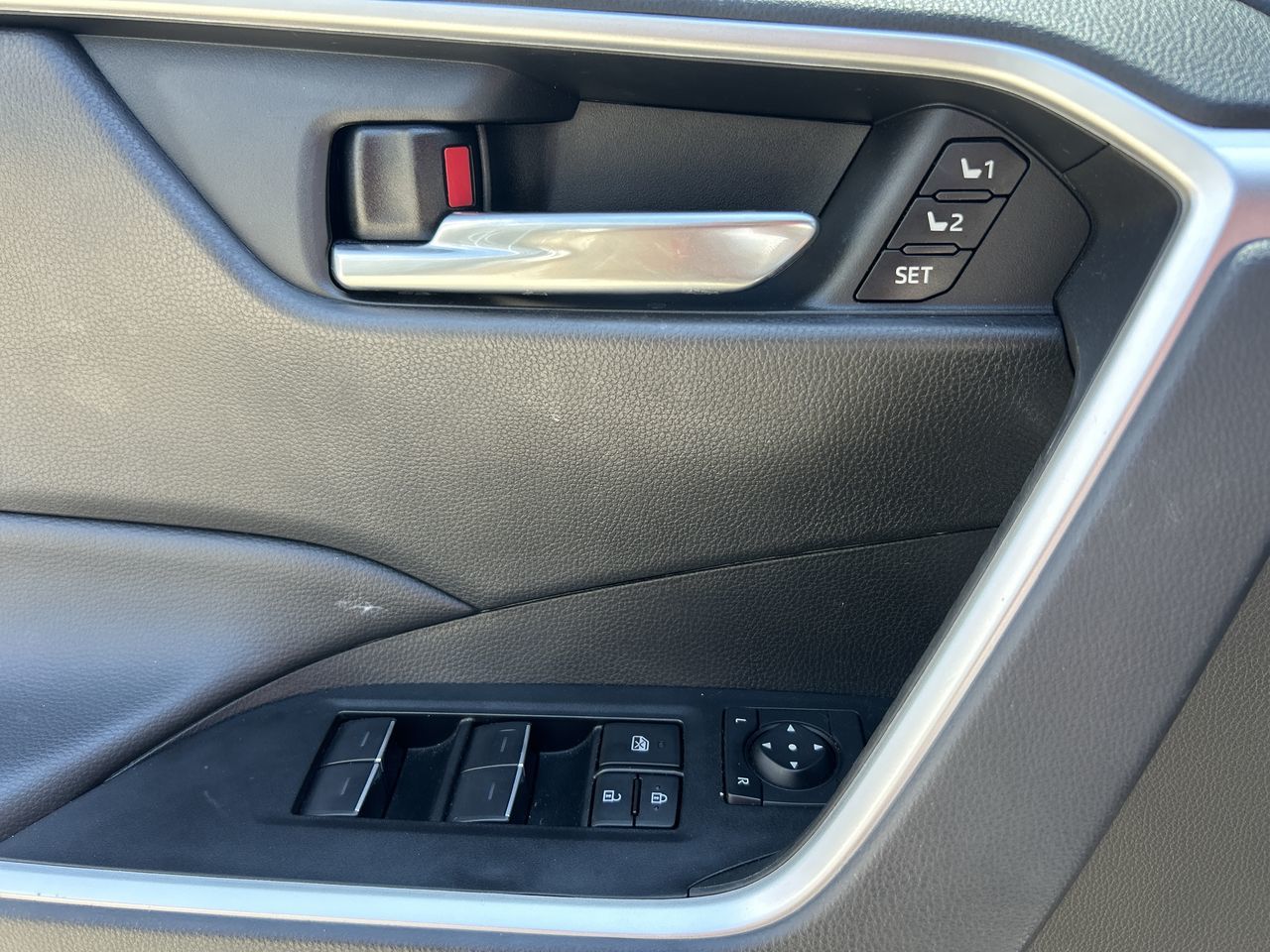 Toyota RAV4 Hybrid  2024 à Bolton, Ontario