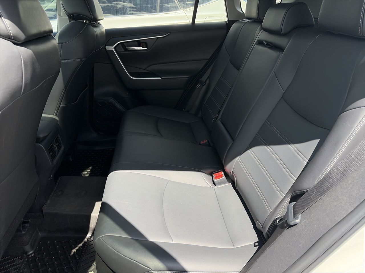 Toyota RAV4 Hybrid  2024 à Bolton, Ontario