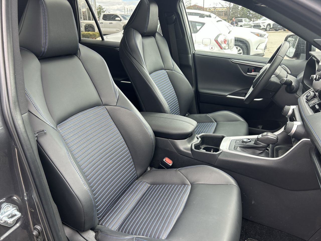 Toyota RAV4 Hybrid  2025 à Bolton, Ontario