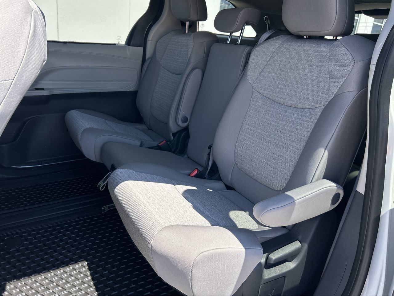 Toyota Sienna Hybrid  2024 à Bolton, Ontario