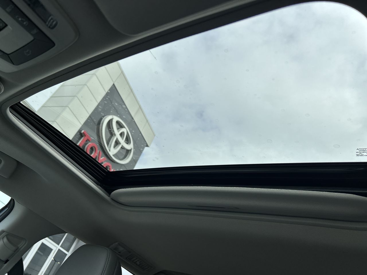 Toyota Sienna Hybrid  2024 à Bolton, Ontario